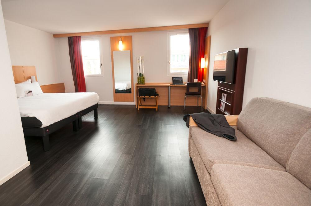 Easyhotel Old Town Hotel